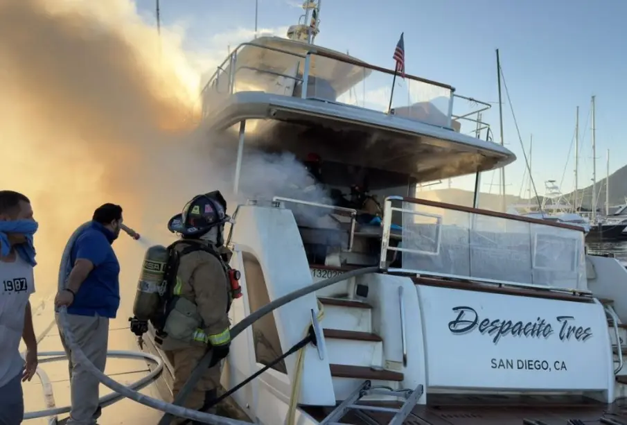 Se hunde el yate en la Marina Costa Baja